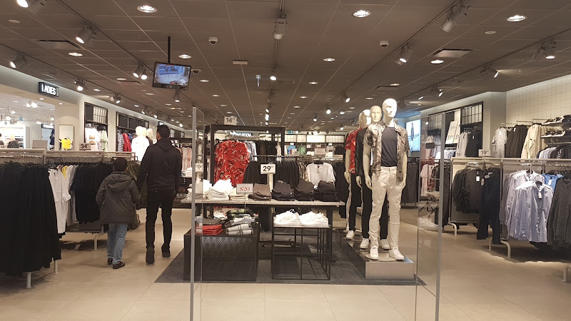 H & M