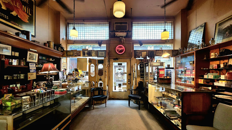 Maison Edwards Tobacconist