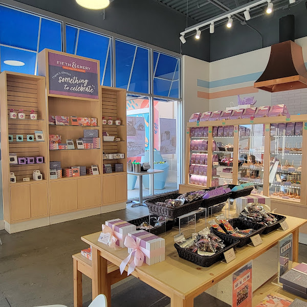 Fifth & Emery Zona Rosa - Frozen Yogurt. Chocolate. Caramel Apples.