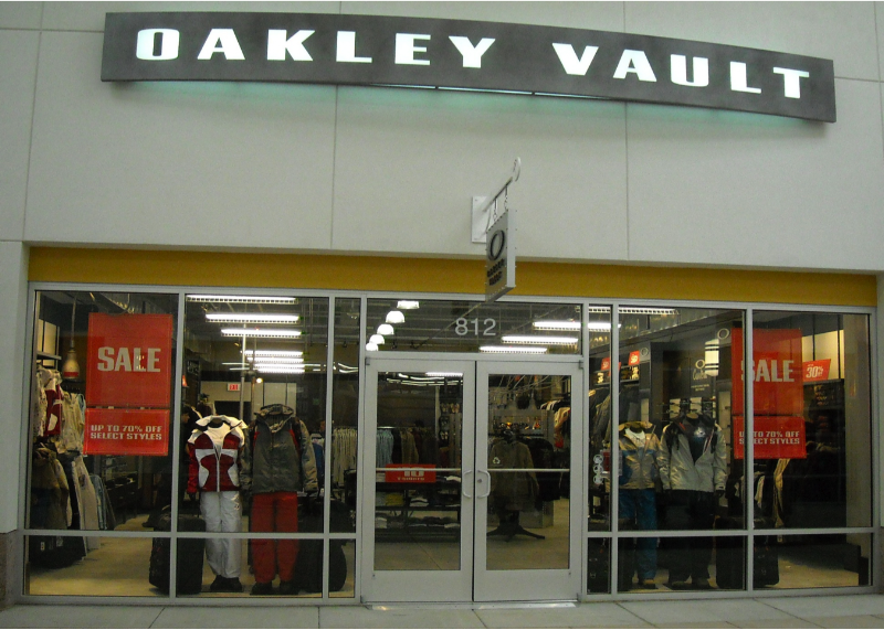 OAKLEY VAULT