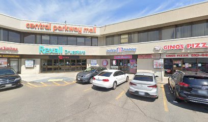 Dr. Dao Le/Dentist