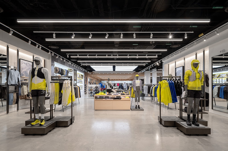 Arc'teryx Bloor Street