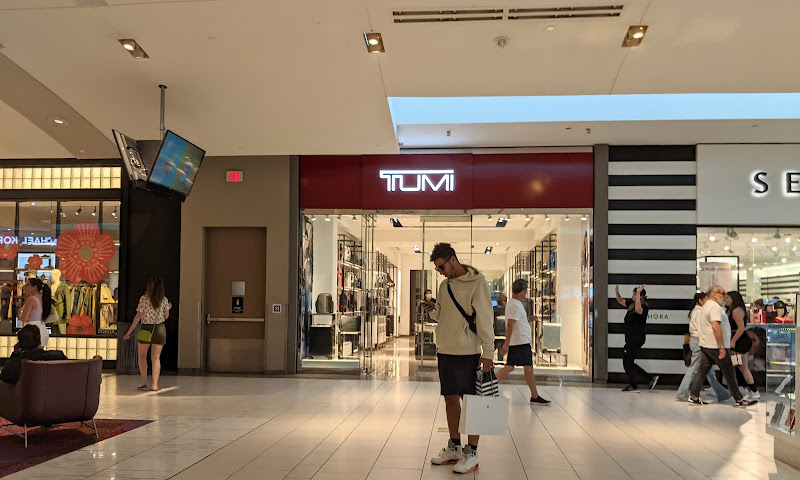 TUMI Store
