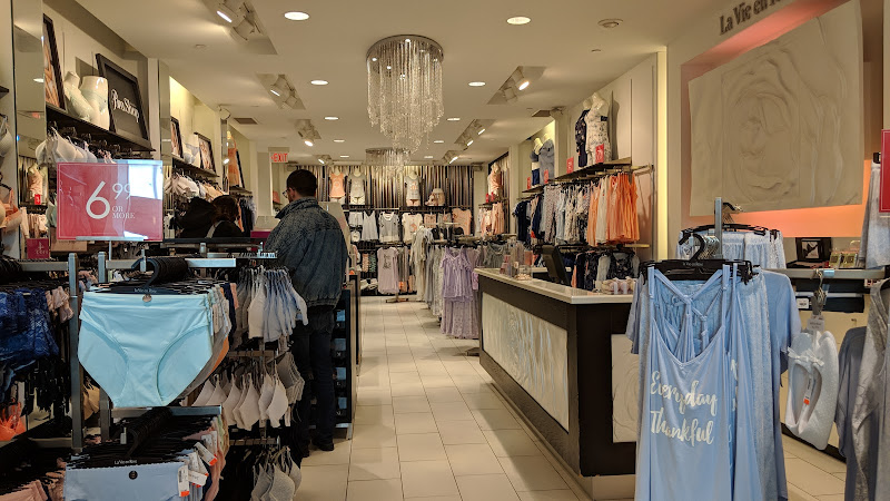 la Vie en Rose Promenade Mall