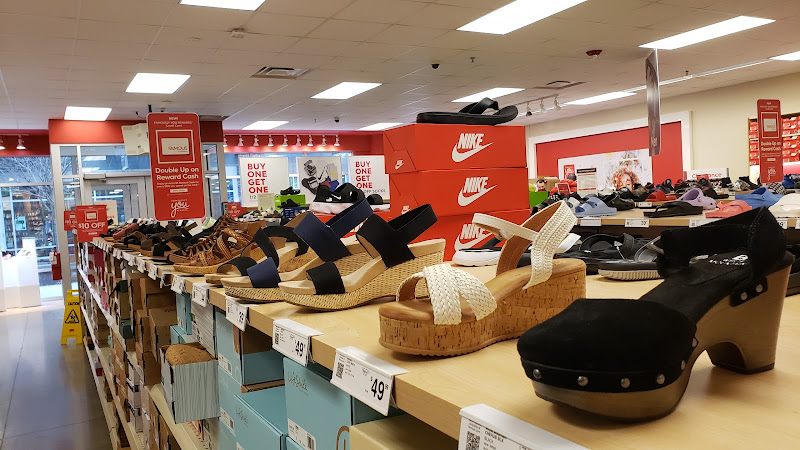 Famous Footwear Outlet