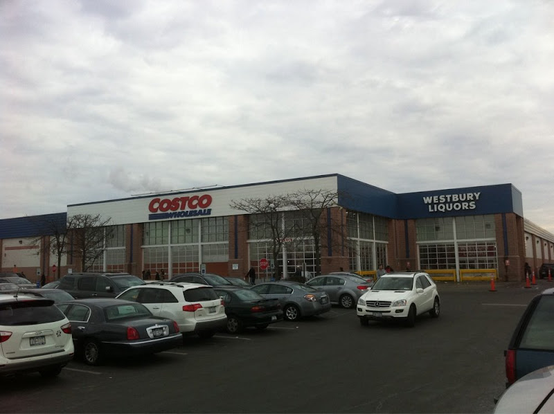 The Gallery At Westbury Plaza