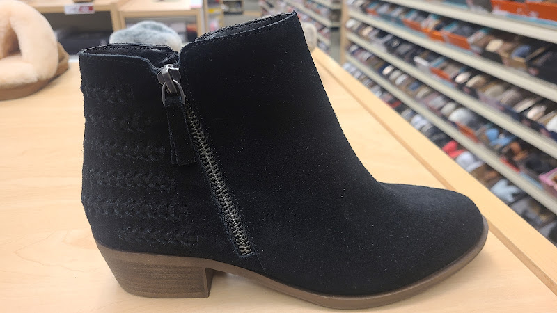 Famous Footwear