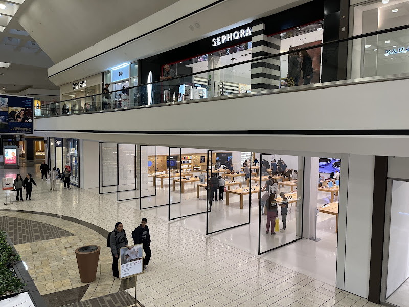 Apple Stoneridge Mall