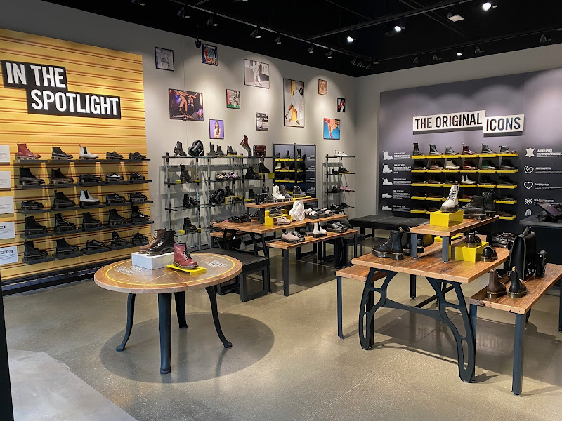 Dr. Martens Los Cerritos