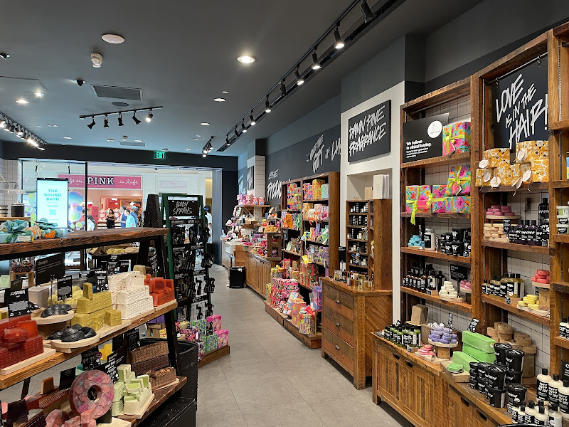 Lush Cosmetics International Plaza