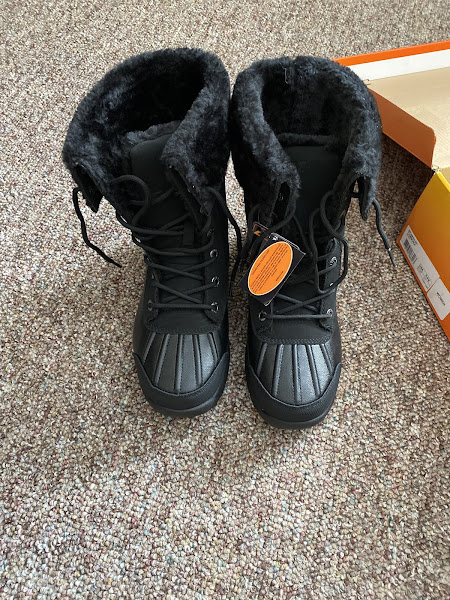 Famous Footwear