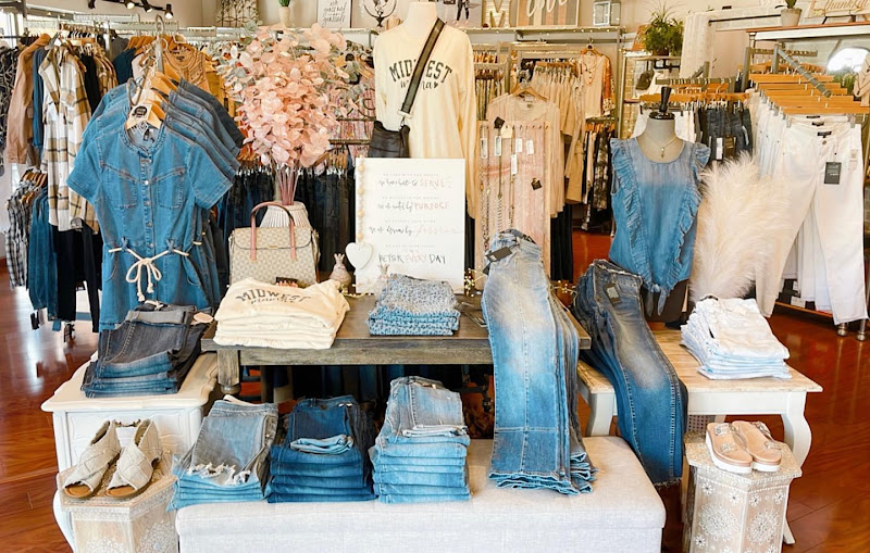 Mainstream Boutique Golden Valley
