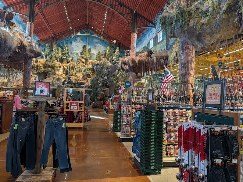 Bass Pro Shops/Cabela’s Boating Center