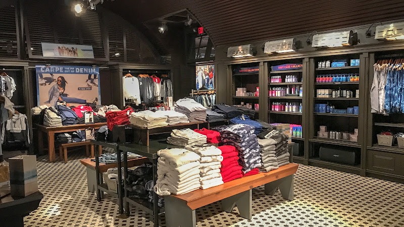 Hollister Co.