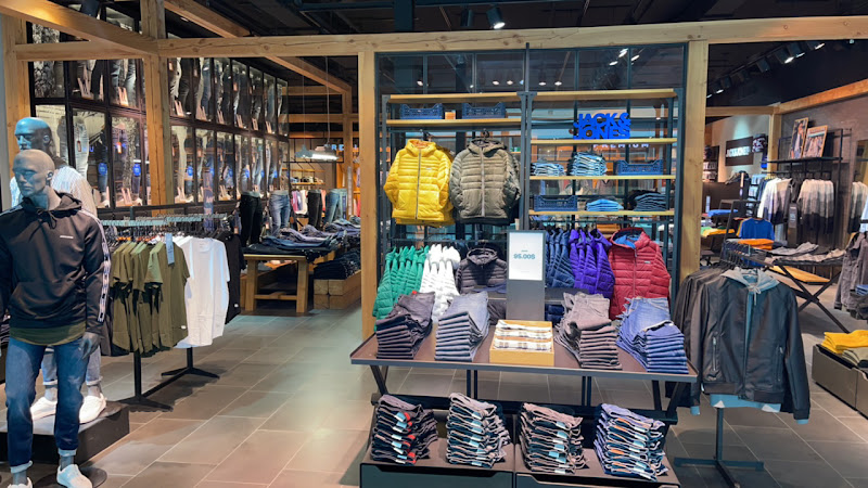 JACK & JONES