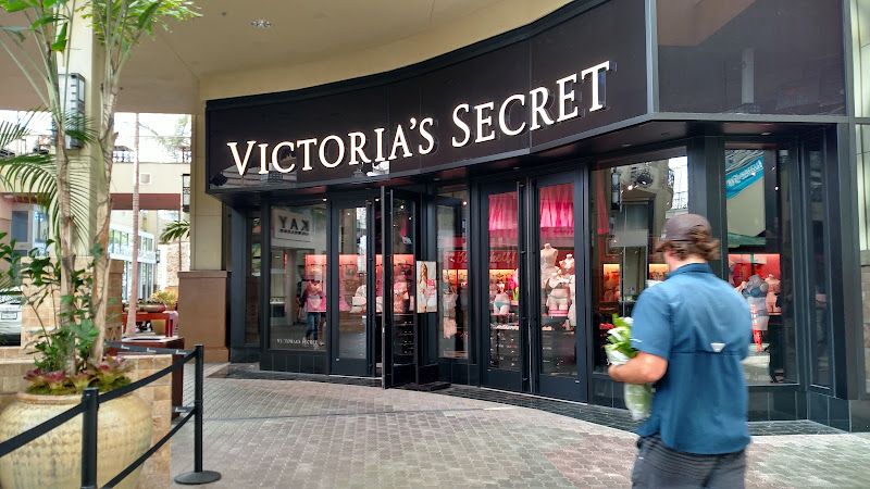 Victoria's Secret & PINK