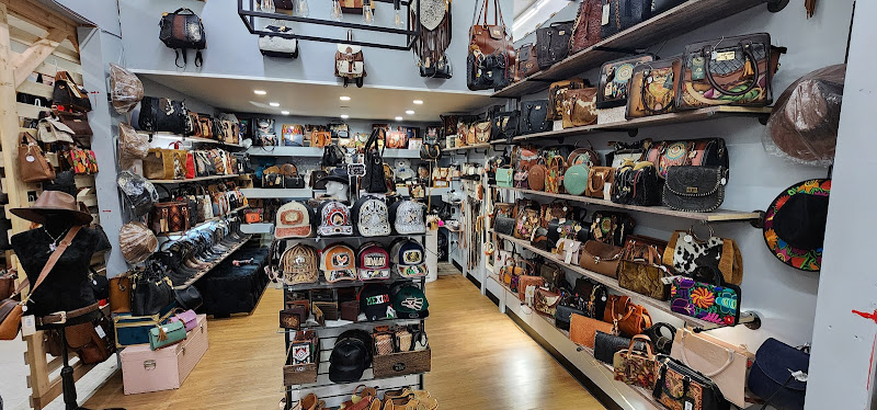 R&C DECOR AND BOUTIQUE