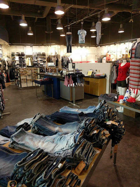 BOOTLEGGER: Station Mall