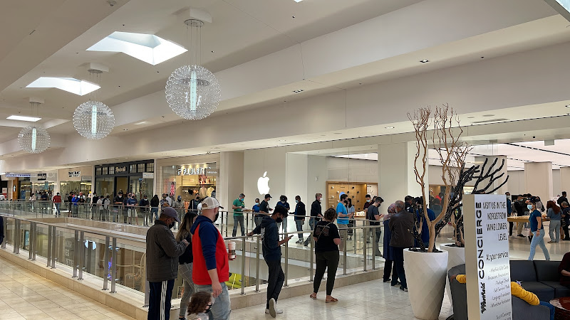 Apple Montgomery Mall