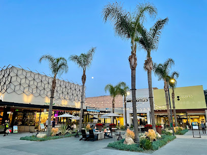 Bloomingdale's The Outlet Store