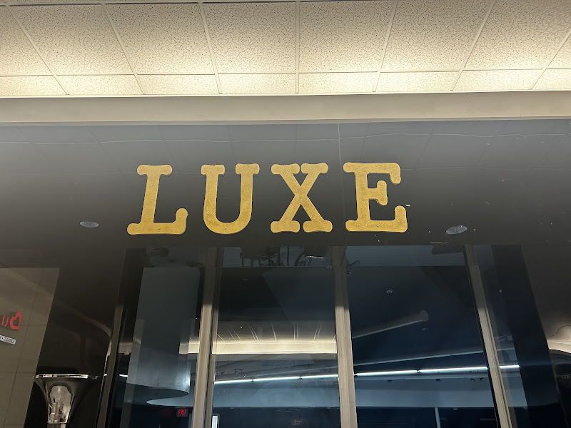 Luxe Boutique 803