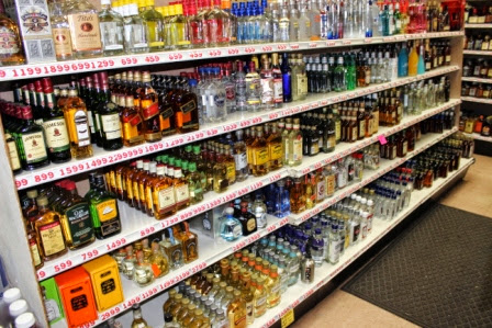 TOMS LIQUOR