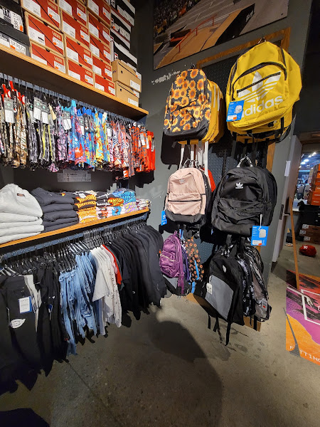 Zumiez
