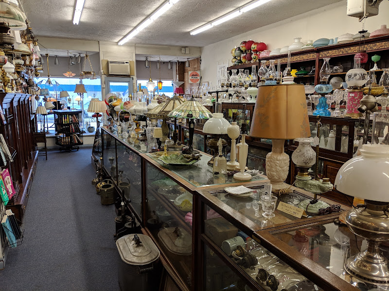 Wooden Shoe Antiques & Lighting