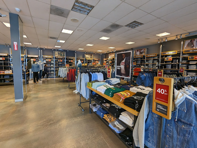 LEVI’S