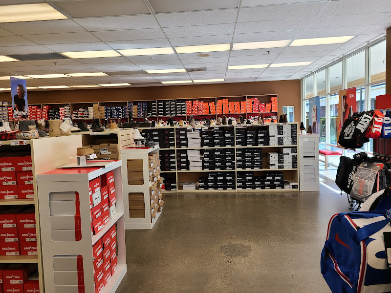 Famous Footwear Outlet