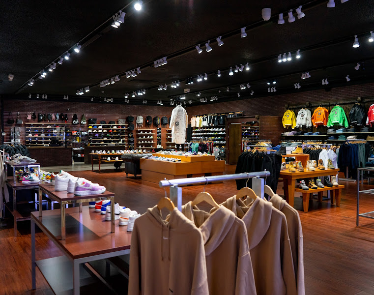 Kicks Lounge