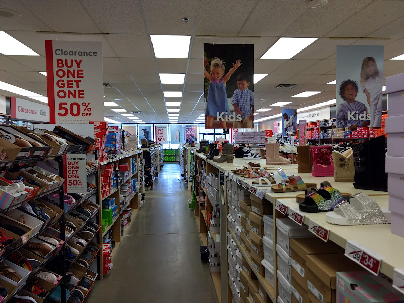 Famous Footwear Outlet