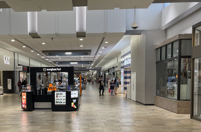 Shoppes at Bel Air