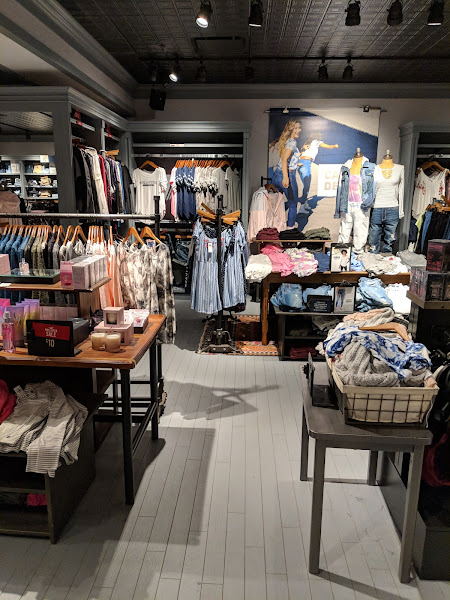 Hollister Co.
