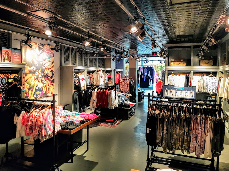 Hollister Co.