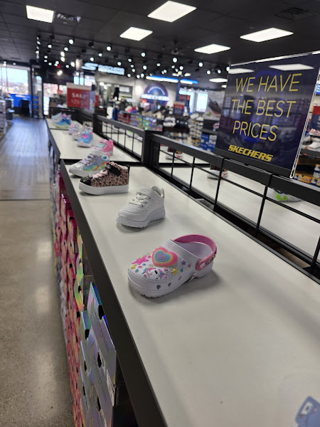 SKECHERS Warehouse Outlet