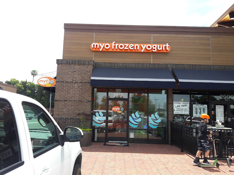 MYO Frozen Yogurt