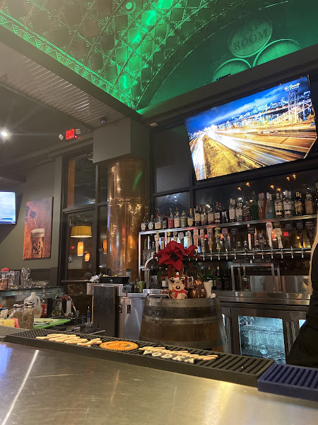 Dj’s Restaurant & Taphouse