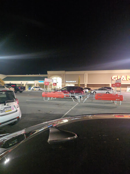GIANT Pharmacy