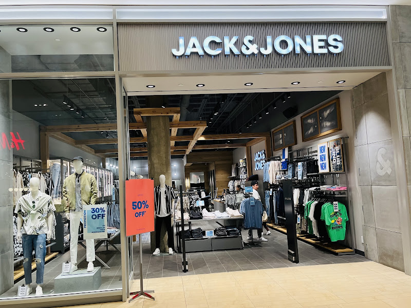 JACK & JONES