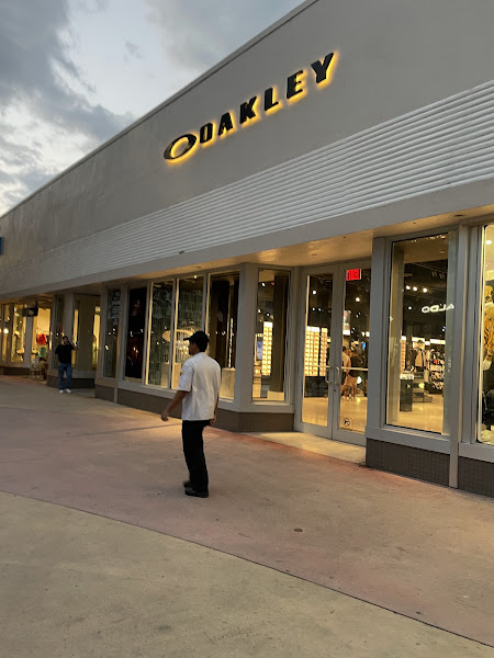 OAKLEY