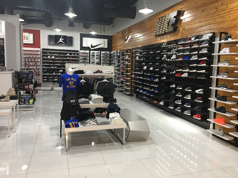Shoe Palace