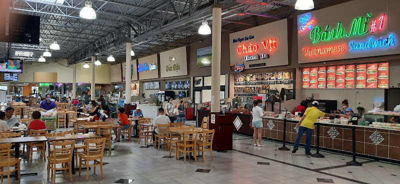 Oakridge Plaza