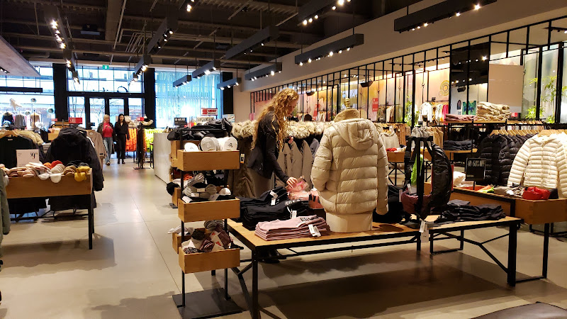 Aritzia