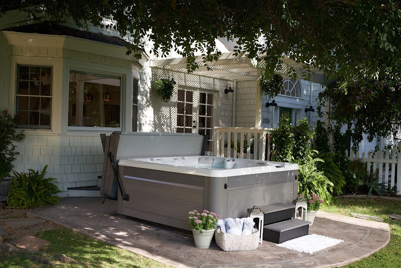 Bob's Intowne Spas