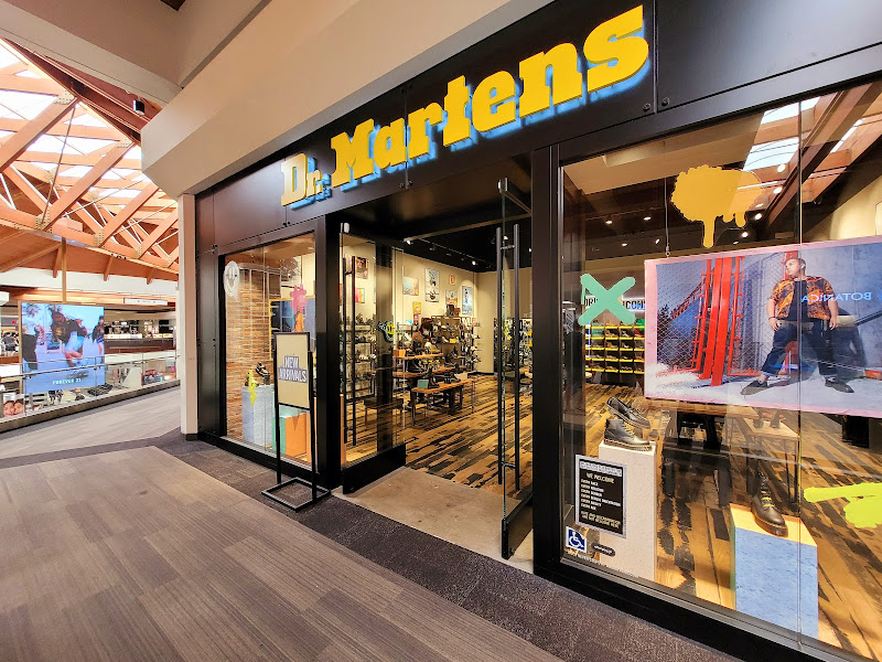 Dr. Martens Brea Mall