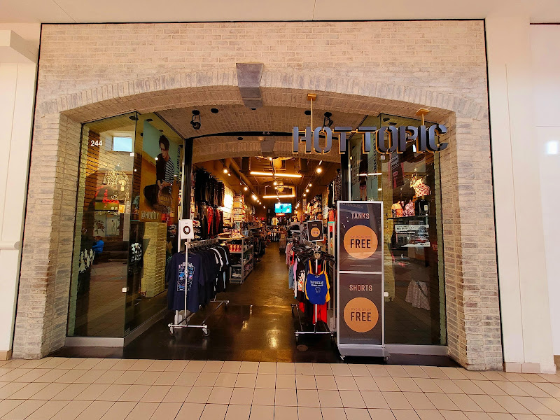 HOT TOPIC