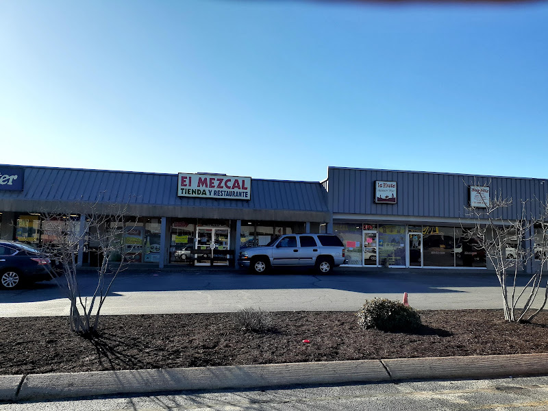 El Mezcal Grocery Store and restaurante