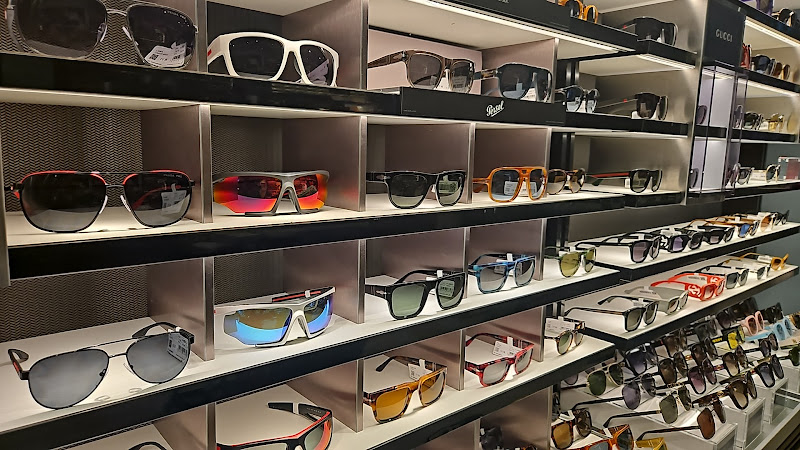 Sunglass Hut