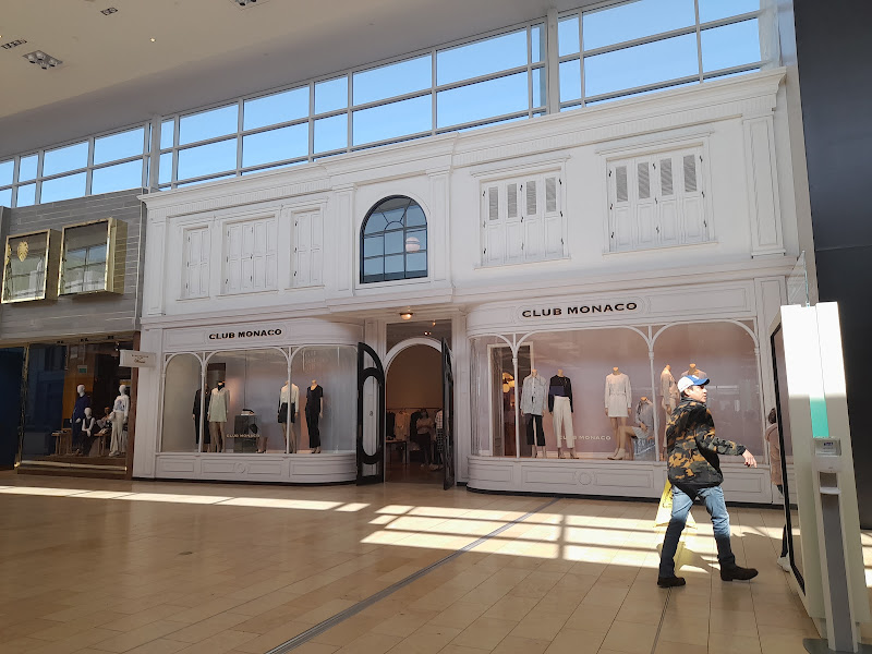 Club Monaco Yorkdale